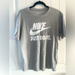 Men’s The Nike Tee Dri Fit “NIKE Just Do It” Grey Short Sleeve Tee- Medium